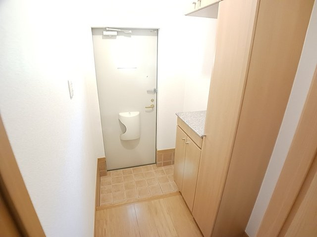 アクティフ　ジェルメⅡの玄関