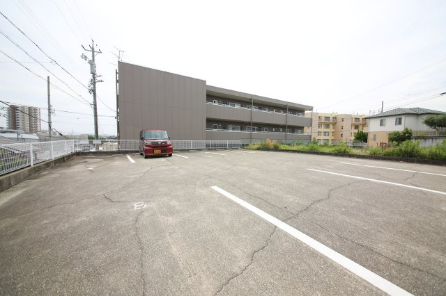 スカイマンション岡田の駐車場