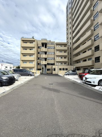 ダイアパレスグランフォート学園前の駐車場