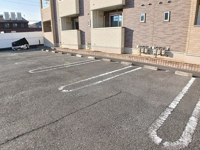 ポエム・ひまわりの駐車場
