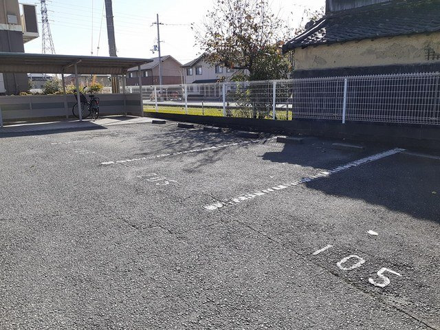 グリーンハイツ三木の駐車場