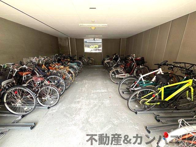 グランディアパークウェストの駐輪場|駐輪場です