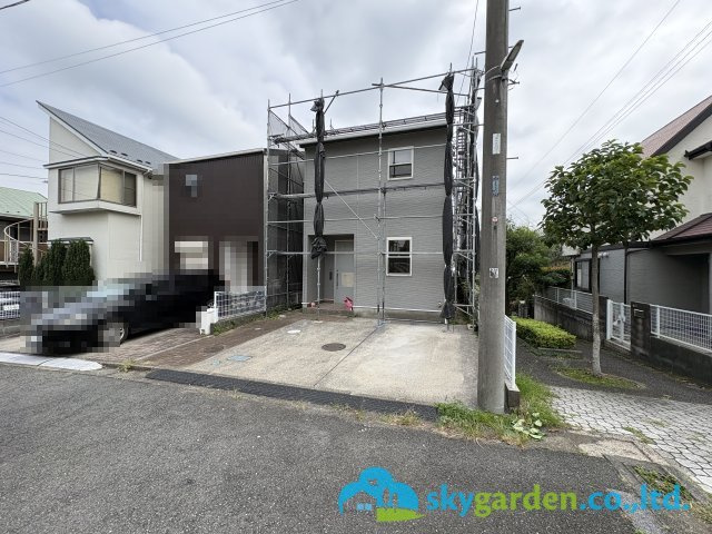 藤沢市大庭　中古戸建の前面道路含む現地写真|令和８年８月３１日撮影（工事中）