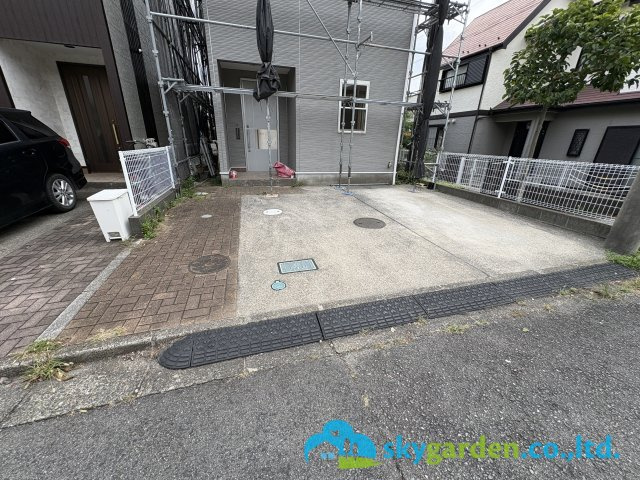 藤沢市大庭　中古戸建の駐車場|車種により並列２台駐車可