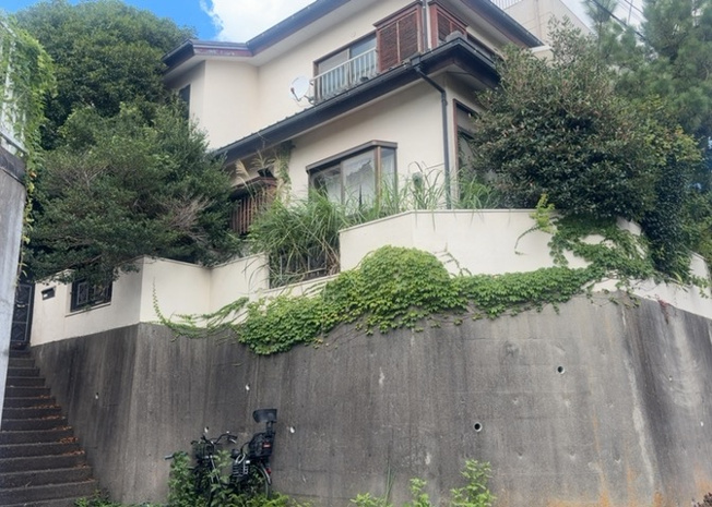 【構造・工法・仕様】 | 木造住宅とは土台、壁、柱など建築物の強度を支える構造体の材に木が使用されている構造を指します。構造体は建物の自重を支えるだけではなく風圧や水圧、積裁荷重などあらゆる衝撃に耐えるための基礎です。