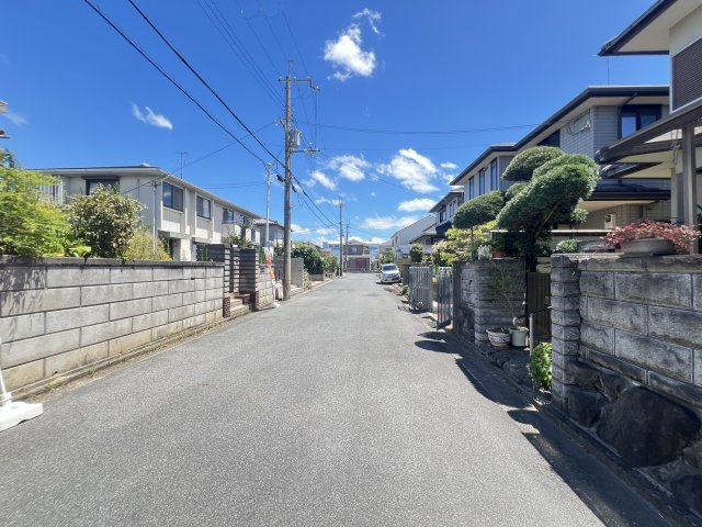 橿原市中曽司町の前面道路含む現地写真