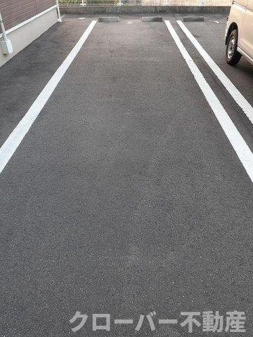 セレナーデＡの駐車場