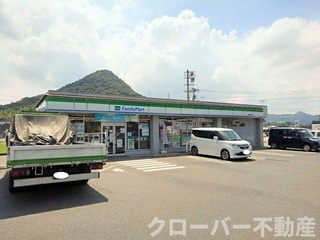 サンリット　アヴェニューの周辺|ファミリーマート丸亀綾歌町店まで1900m