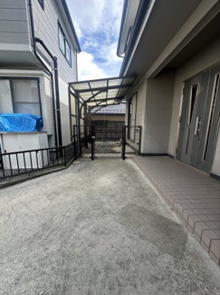 【駐車場】 | 府中町青崎東　周辺環境が整ったエリア　スーパー・教育施設充実の立地 | 敷地内を整地・造成することで、ゆとりある駐車スペースの確保が可能です（車種による）。