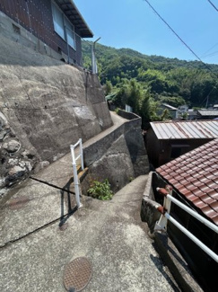 【前面道路含む現地写真】 | 呉市広長浜四丁目　収益戸建
