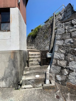 【前面道路含む現地写真】 | 呉市広長浜四丁目　収益戸建