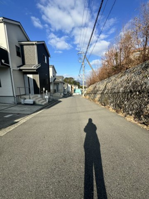 【前面道路含む現地写真】 | 広島市東区戸坂新町２丁目　中古戸建