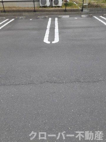 ノヴェルティハイツ坂出の駐車場