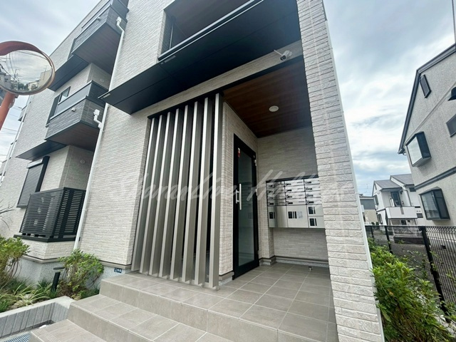 茅ヶ崎市松林１丁目のアパートのエントランス