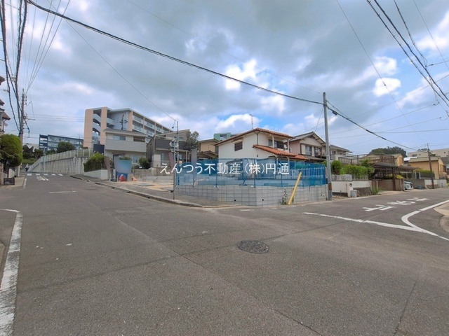 ハートフルタウン緑ヶ丘の前面道路含む現地写真