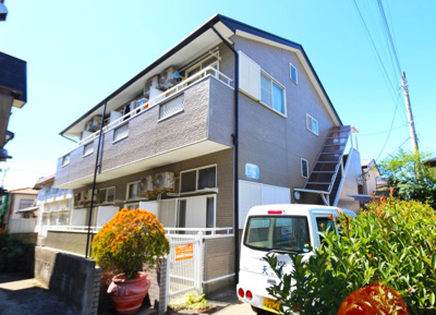 【外観】 | カサ・デ・カミーノ | 閑静な住宅街立地しています。ロフト付き