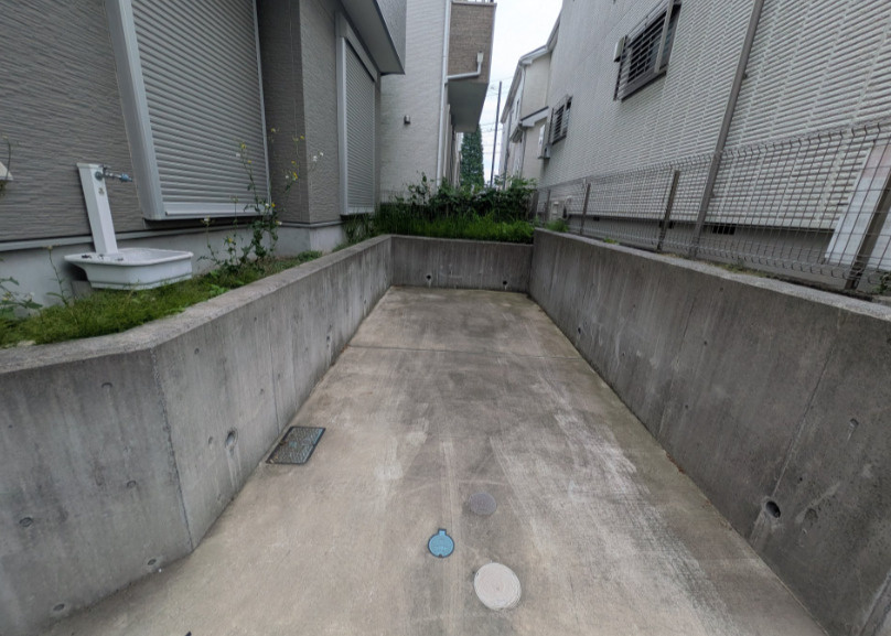 深見台２丁目貸家の駐車場