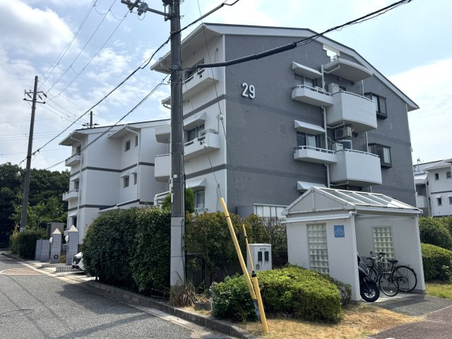 コンフォール学園緑が丘第2-29号棟の外観
