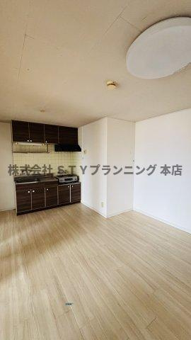 仲介手数料0円！メルローズ2号館の居間・リビング