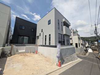 【外観】 | 【府中町柳ヶ丘】共働きを支える家事ラク動線！18帖超LDK×オール電化の新築戸建