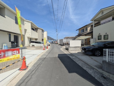 【前面道路含む現地写真】 | 【川内５】ZEH水準×駐車3台！回遊動線と充実収納で叶える理想のオール電化3LDK