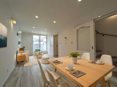 【居間・リビング】 | 【吉島新町１】可愛い＆収納充実の3階建て都市型住宅 | CGでバーチャルホームステージングしています。