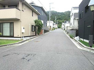 【前面道路含む現地写真】 | 広島市安佐南区山本新町５丁目 東亜祇園ニュータウン春日野
