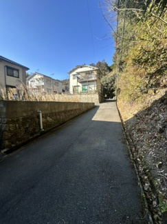 【前面道路含む現地写真】 | 安芸郡熊野町出来庭９丁目　滝が谷団地
