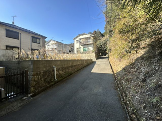【前面道路含む現地写真】 | 安芸郡熊野町出来庭９丁目　滝が谷団地