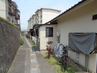【前面道路含む現地写真】 | 岩国市門前町2丁目　賃収物件