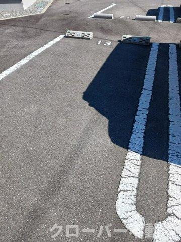 エトワール昴Ａの駐車場