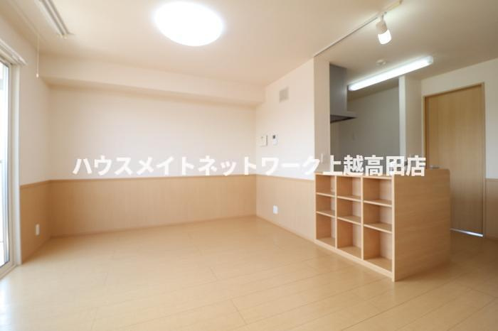 ロジュマン シュシュ Ａの居間・リビング|LDK12帖（参考A203号室室内写真）