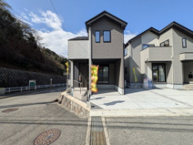 【瀬戸ハイム４】「ただいま」と帰るのが楽しみになる、開放感たっぷりの角地の住まいの画像