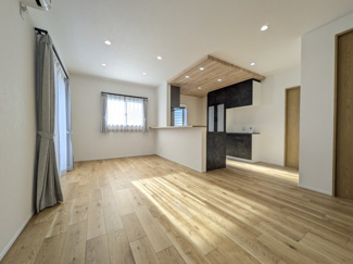 【居間・リビング】 | 【府中町宮の町４丁目】利便性と居住性能のバランスが取れたゆとりの住まい