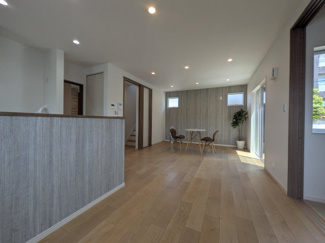 【居間・リビング】 | 【府中町浜田本町】駐車2台可×1階18帖LDK＆和室のある省エネ住宅♪暮らし良い立地