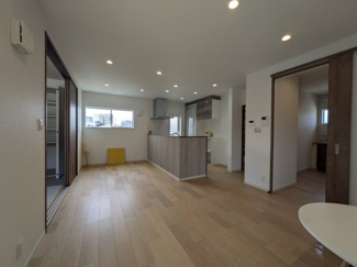 【居間・リビング】 | 【府中町浜田本町】駐車2台可×1階18帖LDK＆和室のある省エネ住宅♪暮らし良い立地