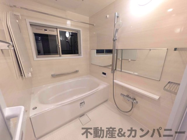 アルファステイツ市駅前
