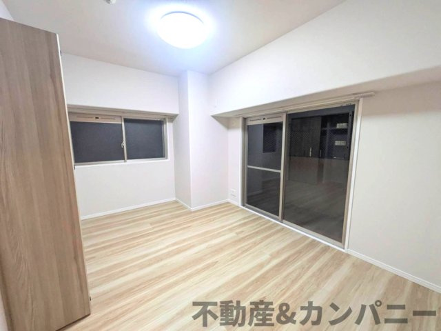 アルファステイツ市駅前の洋室|明るい洋室です