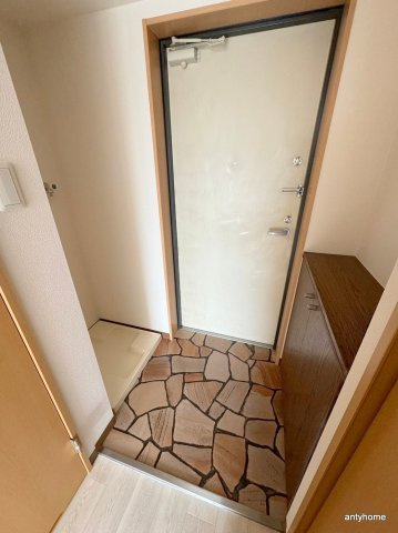 エクセレント上新13　仲介手数料無料の玄関