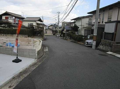 【前面道路含む現地写真】 | 広島市安佐南区伴東８丁目 三菱沼田（大原台）No.２