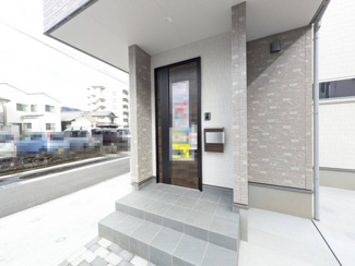 【玄関】 | 【川内2丁目No.1】18帖の広いLDKと4つの洋室♪子育て応援の省エネ住宅