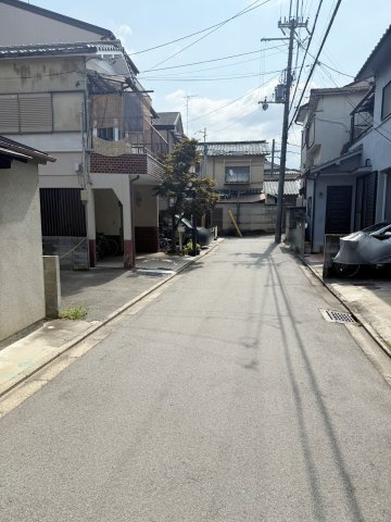 太秦安井馬塚町　建築条件付土地　新築参考プランCの前面道路含む現地写真