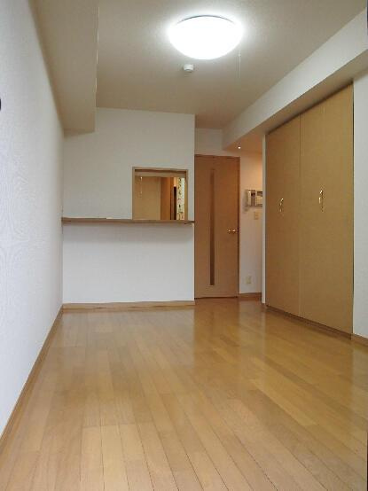 ルーブル学芸大学参番館の洋室|広々とした洋室です