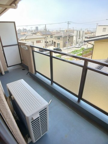 【バルコニー】 | リバーサイドＡ | 外からの目が気にならないバルコニーで洗濯物が干せます