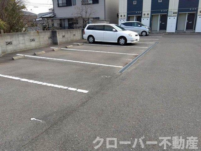 レオネクストメゾン山北の駐車場