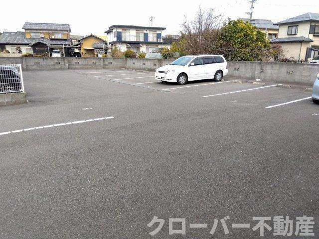 レオネクストメゾン山北の駐車場