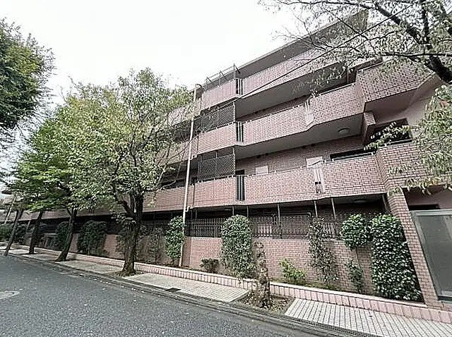 サーパス南烏山の外観|サーパス南烏山４階部分のお部屋は通常仲介手数料３５２万４４００円→０円！さらにキャッシュバック２８万円にて即日現地案内可能です！