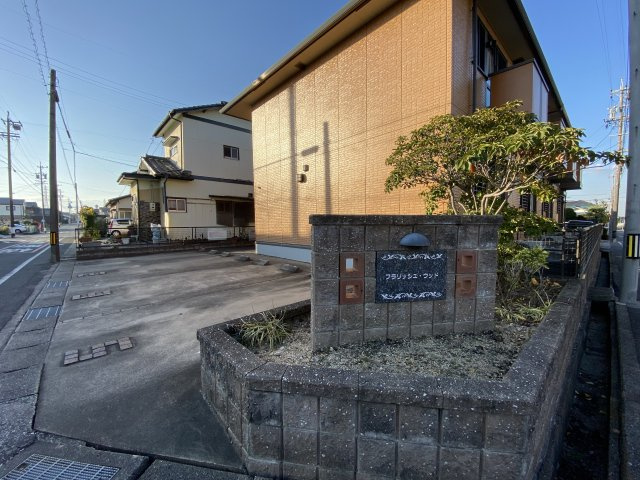 フラリッシュ・ウッドのエントランス|別部屋同間取りのお写真となります。参考にご覧くださいませ。
