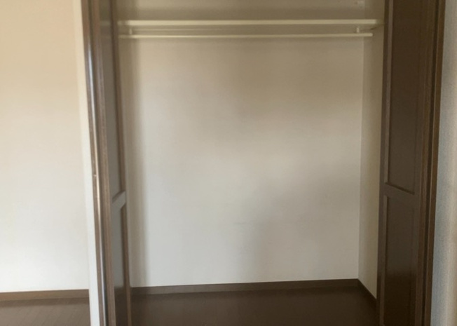 【収納】 | デザイン性を重視しすぎて収納が少なかった！なんてことにならないため、事前に現地で収納の数を確認しておくことをお勧めします。クローゼット以外にも床下収納や屋根裏収納、パントリーなどもチェックしましょう。