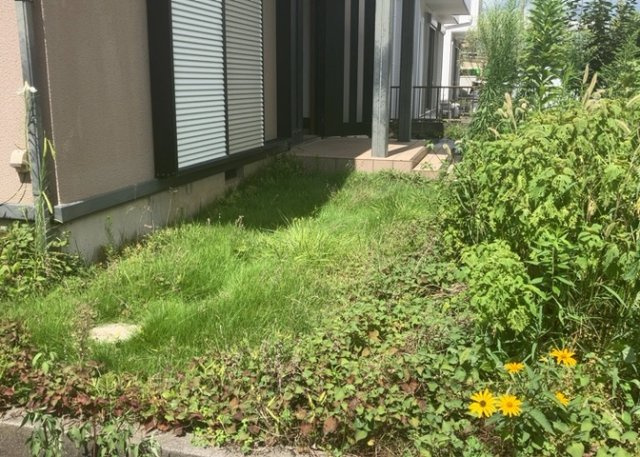 【庭】 | 庭があることでガーデニングや家庭菜園はもちろん、こどもの遊び場やペットを放して遊ぶことができます。また、家の周囲に余裕があるということです。隣地との間があれば、十分な日当たりと、風通しが確保できます。